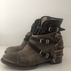 Size 9 freebird Crew